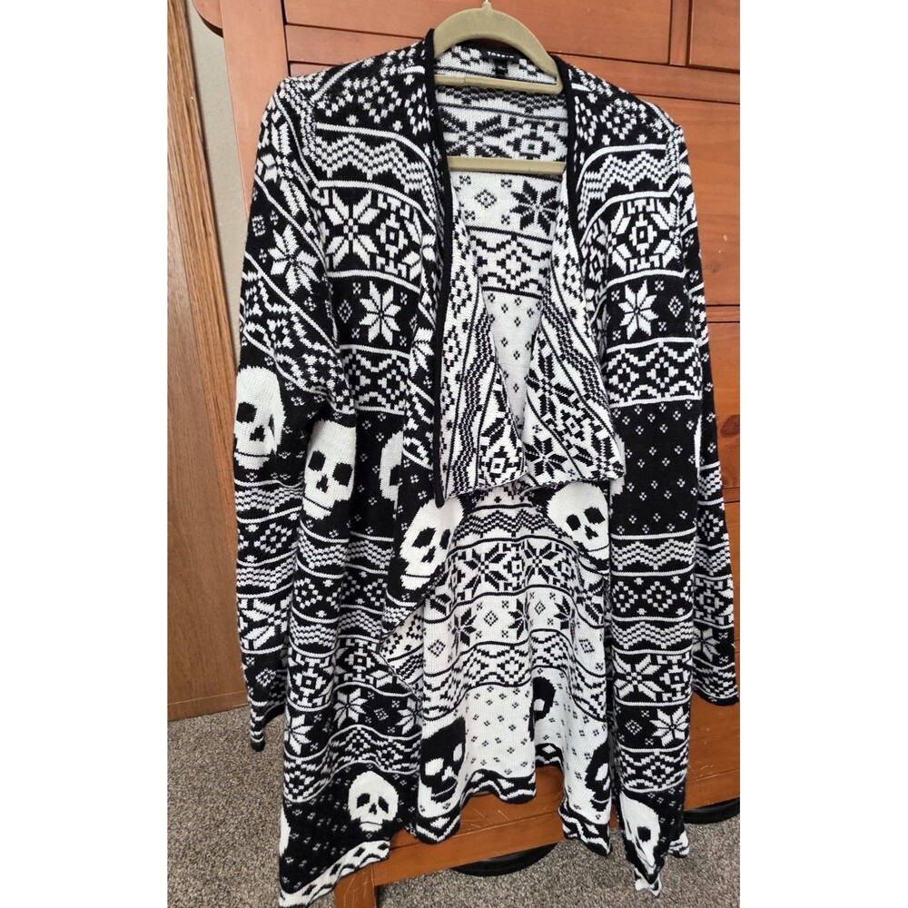 Torrid Skull Print Cardigan Sweater Size 2X Black White Nordic Goth Halloween